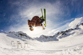 开云官方入口-CBA赛场的中国荣光不断延续，中国cba冠军是谁