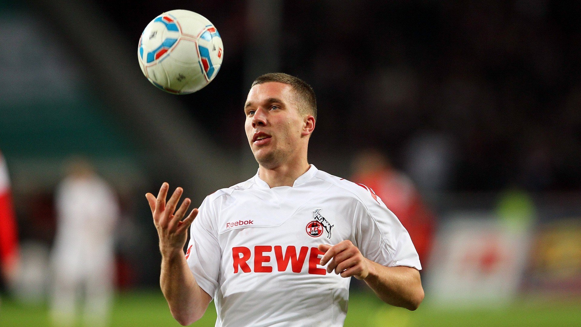 拜仁八连胜登顶德甲积分榜，拜仁成就德甲七连冠